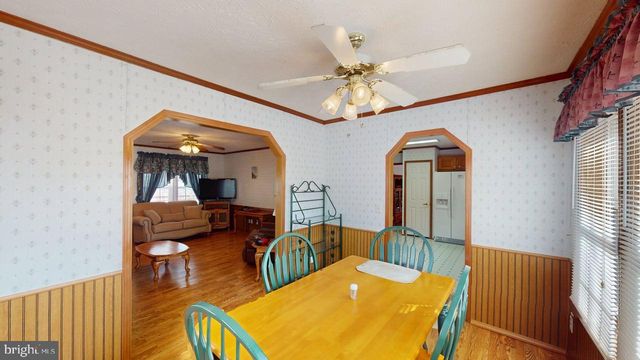 566 WILD APPLE LN, Paw Paw, WV 25434