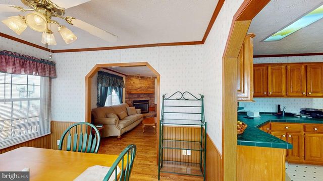 566 WILD APPLE LN, Paw Paw, WV 25434