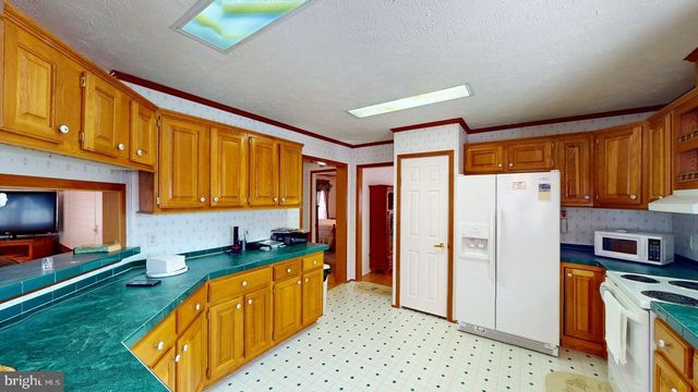 566 WILD APPLE LN, Paw Paw, WV 25434