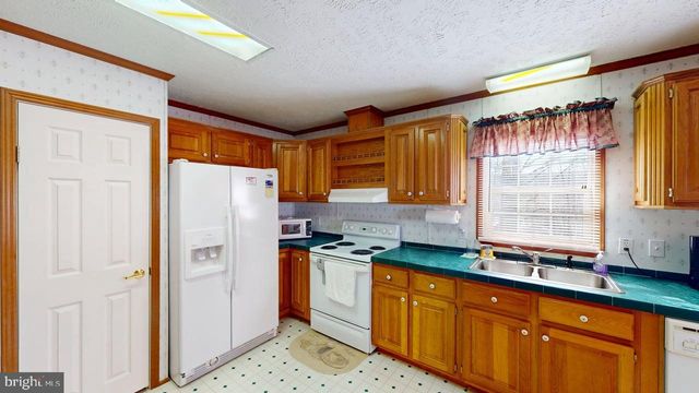 566 WILD APPLE LN, Paw Paw, WV 25434