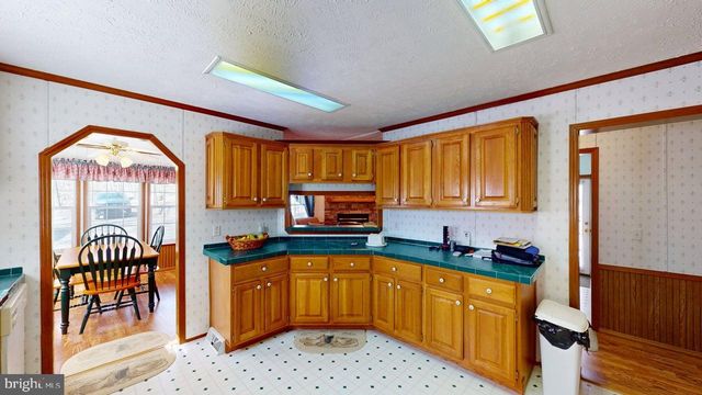 566 WILD APPLE LN, Paw Paw, WV 25434