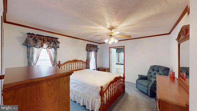 566 WILD APPLE LN, Paw Paw, WV 25434