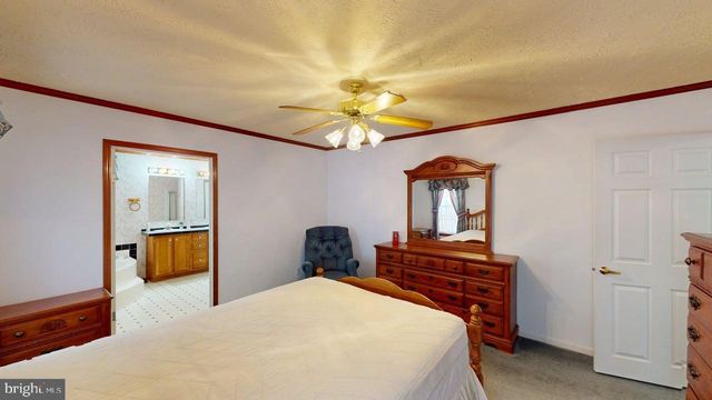 566 WILD APPLE LN, Paw Paw, WV 25434