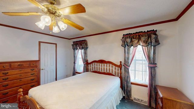 566 WILD APPLE LN, Paw Paw, WV 25434