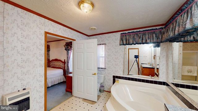 566 WILD APPLE LN, Paw Paw, WV 25434