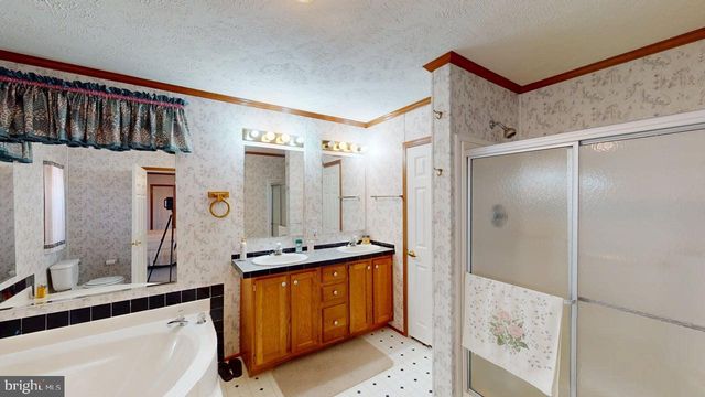 566 WILD APPLE LN, Paw Paw, WV 25434