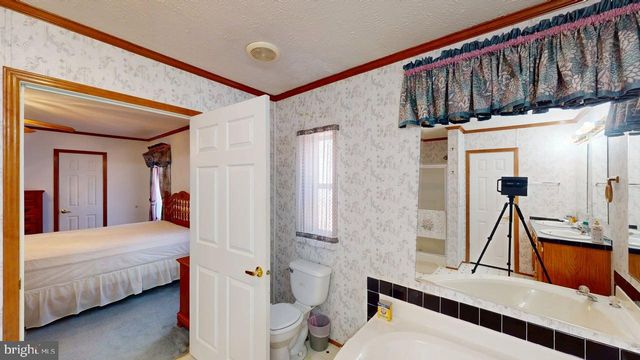 566 WILD APPLE LN, Paw Paw, WV 25434