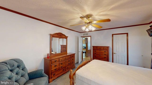 566 WILD APPLE LN, Paw Paw, WV 25434