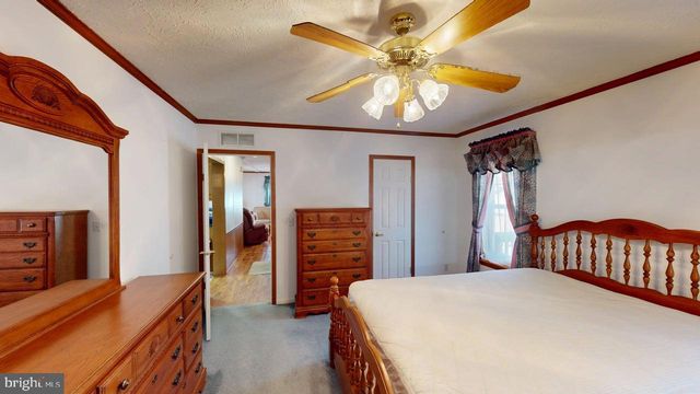 566 WILD APPLE LN, Paw Paw, WV 25434