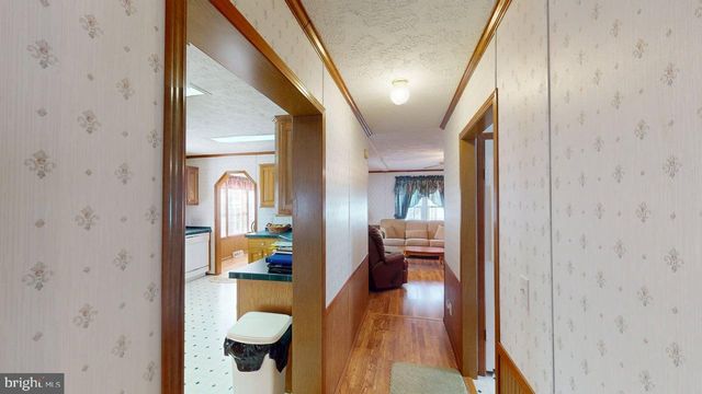 566 WILD APPLE LN, Paw Paw, WV 25434