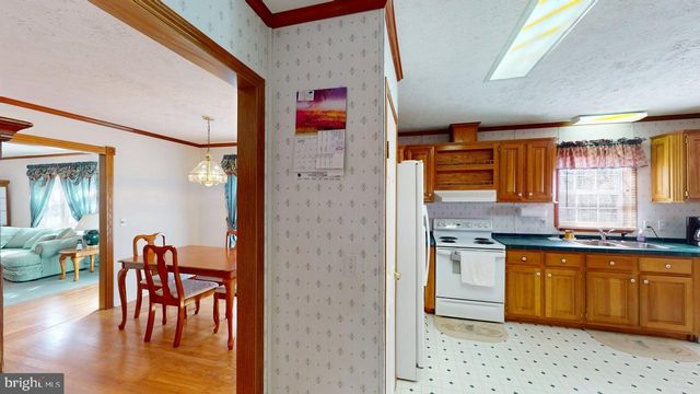 566 WILD APPLE LN, Paw Paw, WV 25434