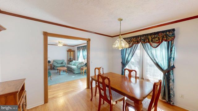 566 WILD APPLE LN, Paw Paw, WV 25434