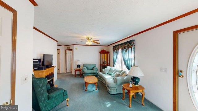 566 WILD APPLE LN, Paw Paw, WV 25434