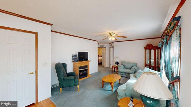 566 WILD APPLE LN, Paw Paw, WV 25434