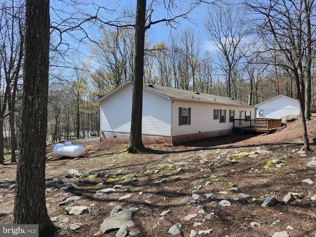 566 WILD APPLE LN, Paw Paw, WV 25434