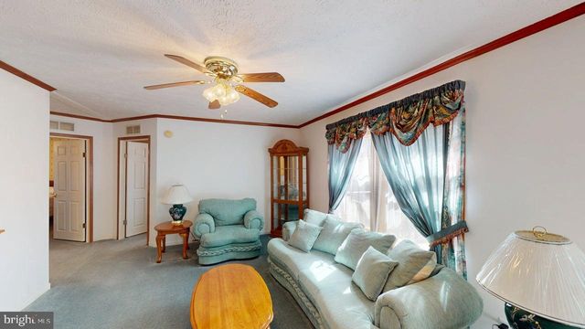 566 WILD APPLE LN, Paw Paw, WV 25434