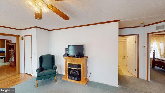 566 WILD APPLE LN, Paw Paw, WV 25434