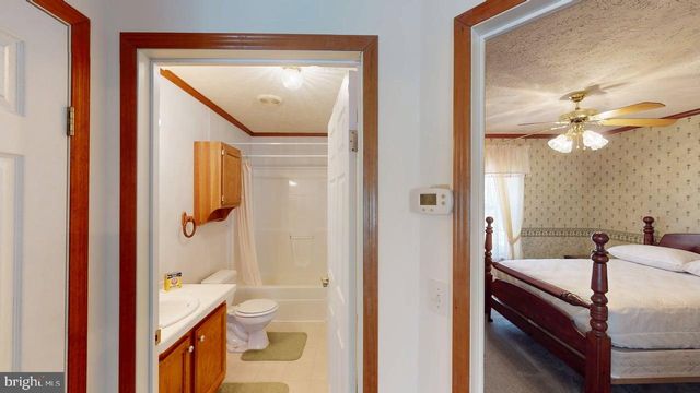 566 WILD APPLE LN, Paw Paw, WV 25434