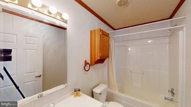 566 WILD APPLE LN, Paw Paw, WV 25434