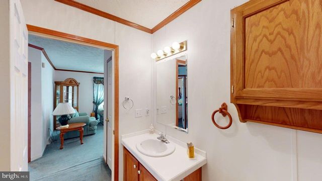 566 WILD APPLE LN, Paw Paw, WV 25434