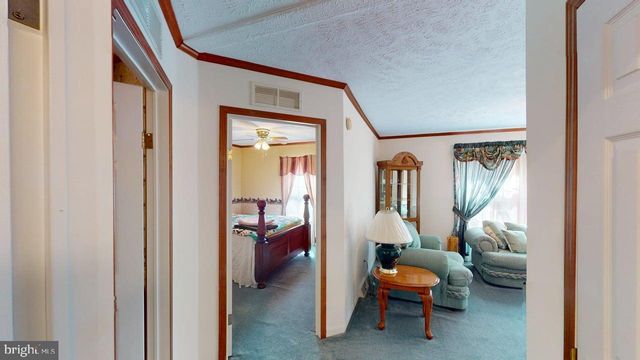 566 WILD APPLE LN, Paw Paw, WV 25434