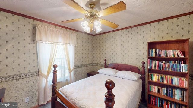 566 WILD APPLE LN, Paw Paw, WV 25434