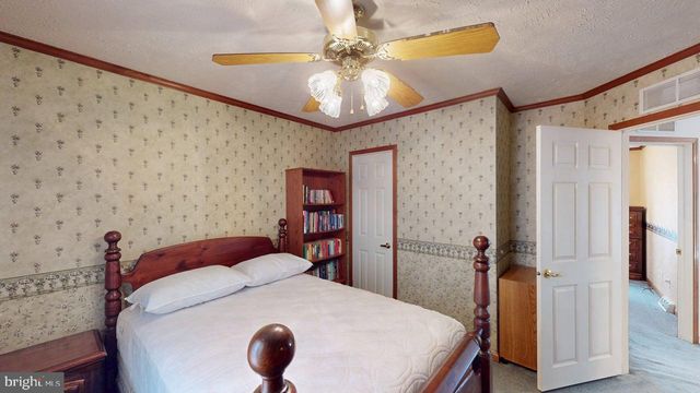 566 WILD APPLE LN, Paw Paw, WV 25434