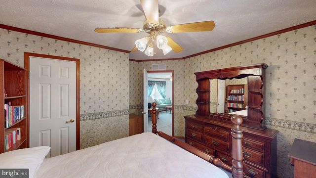 566 WILD APPLE LN, Paw Paw, WV 25434