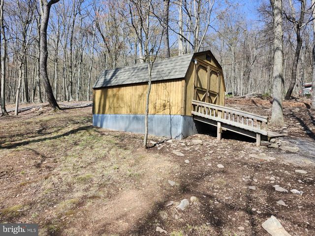 566 WILD APPLE LN, Paw Paw, WV 25434