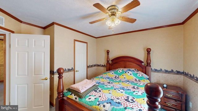 566 WILD APPLE LN, Paw Paw, WV 25434