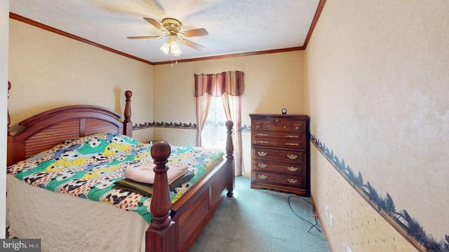 566 WILD APPLE LN, Paw Paw, WV 25434