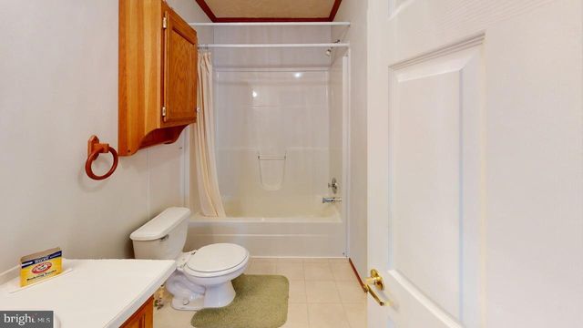 566 WILD APPLE LN, Paw Paw, WV 25434