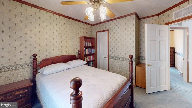 566 WILD APPLE LN, Paw Paw, WV 25434