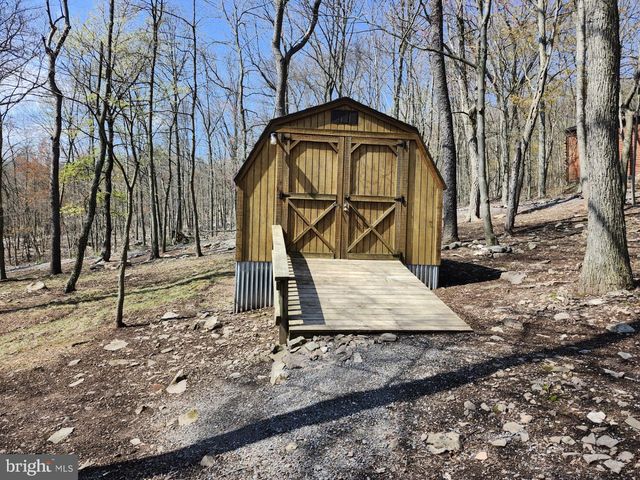 566 WILD APPLE LN, Paw Paw, WV 25434