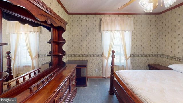 566 WILD APPLE LN, Paw Paw, WV 25434