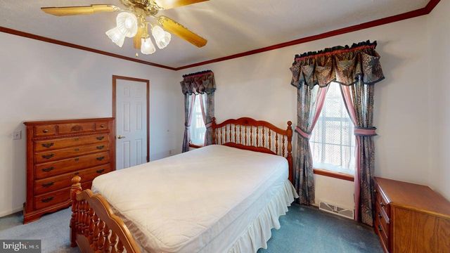 566 WILD APPLE LN, Paw Paw, WV 25434