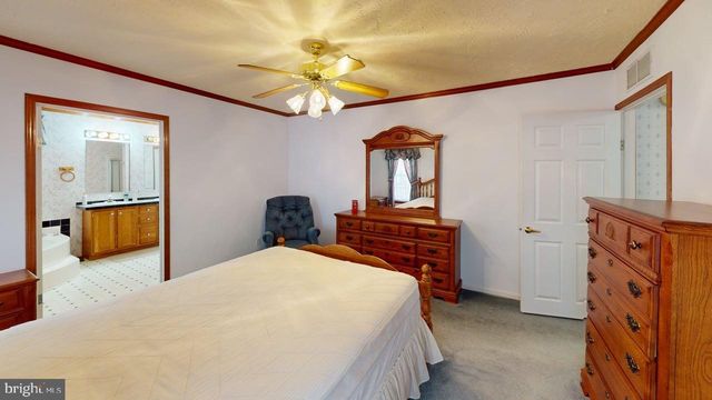 566 WILD APPLE LN, Paw Paw, WV 25434