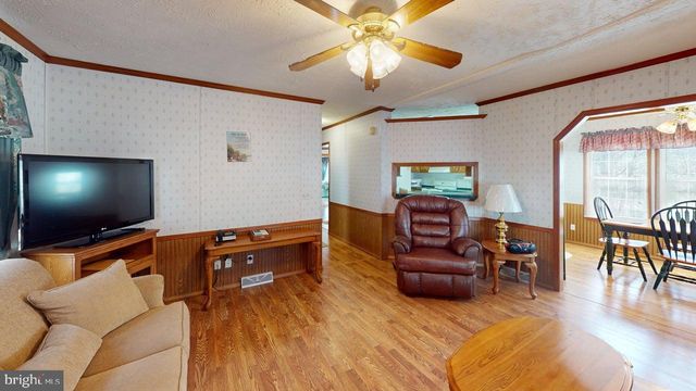 566 WILD APPLE LN, Paw Paw, WV 25434