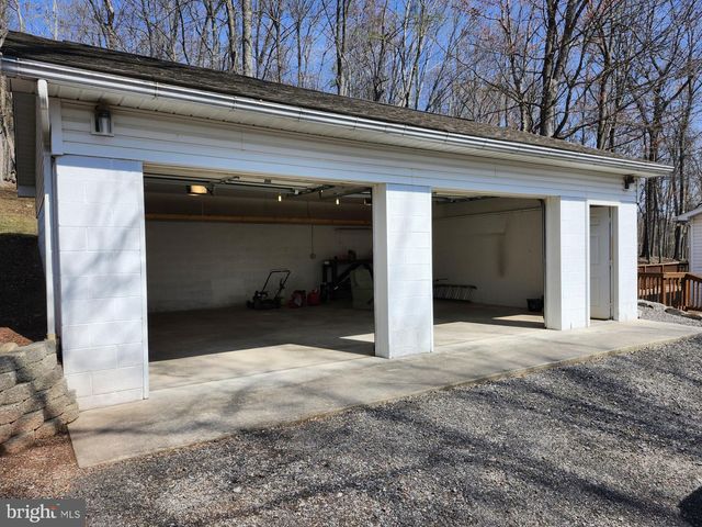 566 WILD APPLE LN, Paw Paw, WV 25434