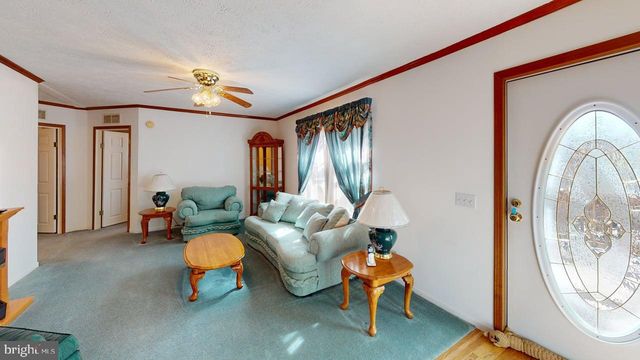 566 WILD APPLE LN, Paw Paw, WV 25434