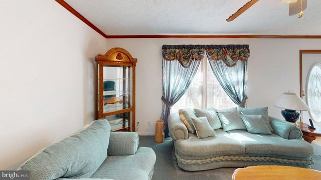 566 WILD APPLE LN, Paw Paw, WV 25434