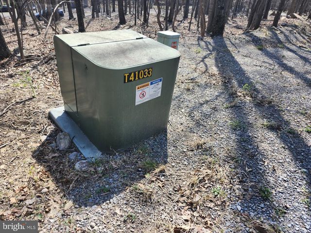 566 WILD APPLE LN, Paw Paw, WV 25434