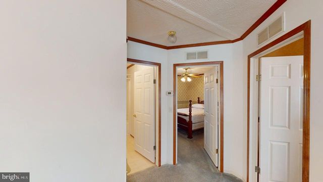 566 WILD APPLE LN, Paw Paw, WV 25434