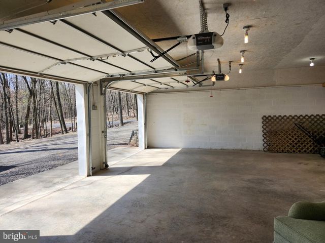 566 WILD APPLE LN, Paw Paw, WV 25434