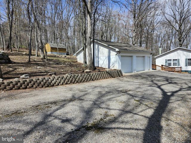566 WILD APPLE LN, Paw Paw, WV 25434