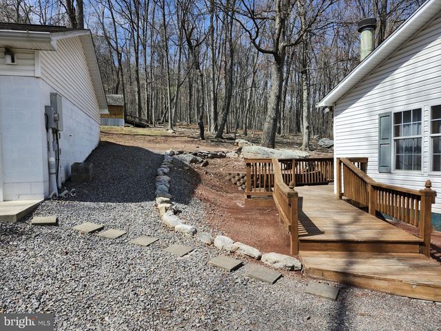 566 WILD APPLE LN, Paw Paw, WV 25434