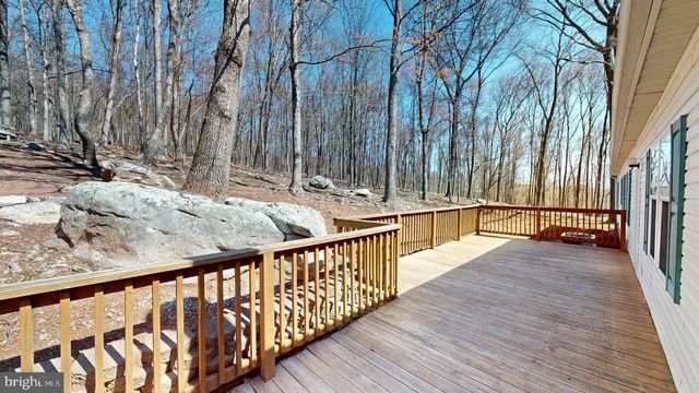 566 WILD APPLE LN, Paw Paw, WV 25434
