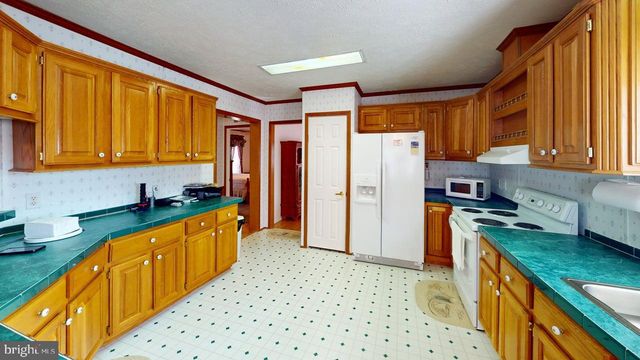 566 WILD APPLE LN, Paw Paw, WV 25434