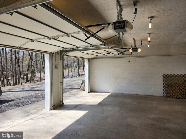 566 WILD APPLE LN, Paw Paw, WV 25434