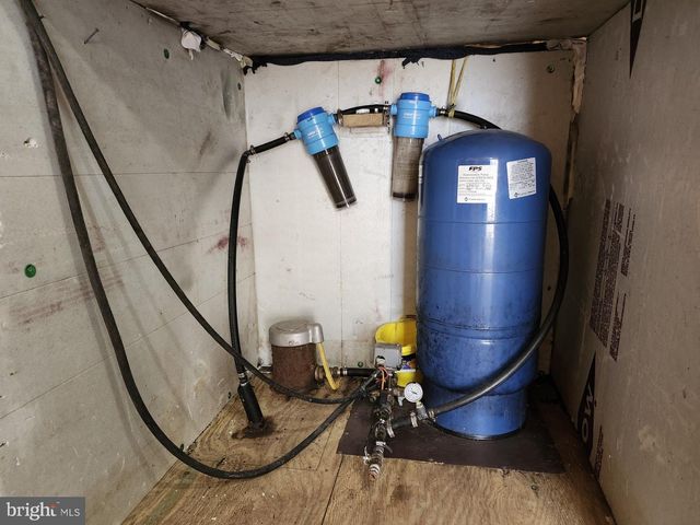 566 WILD APPLE LN, Paw Paw, WV 25434